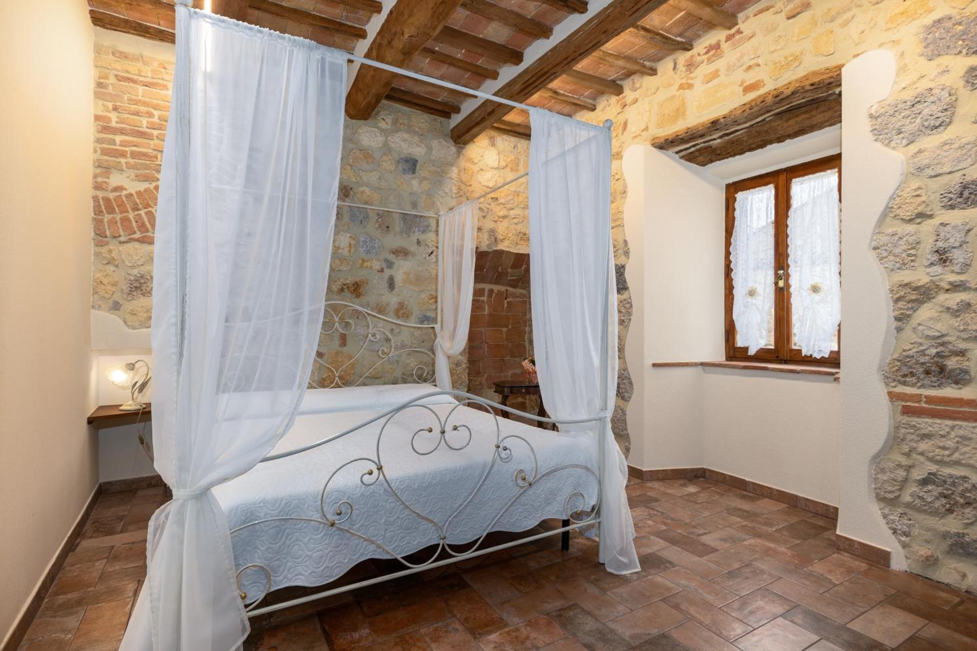 Sognare Nel Castello Hotel Monteriggioni Exterior foto